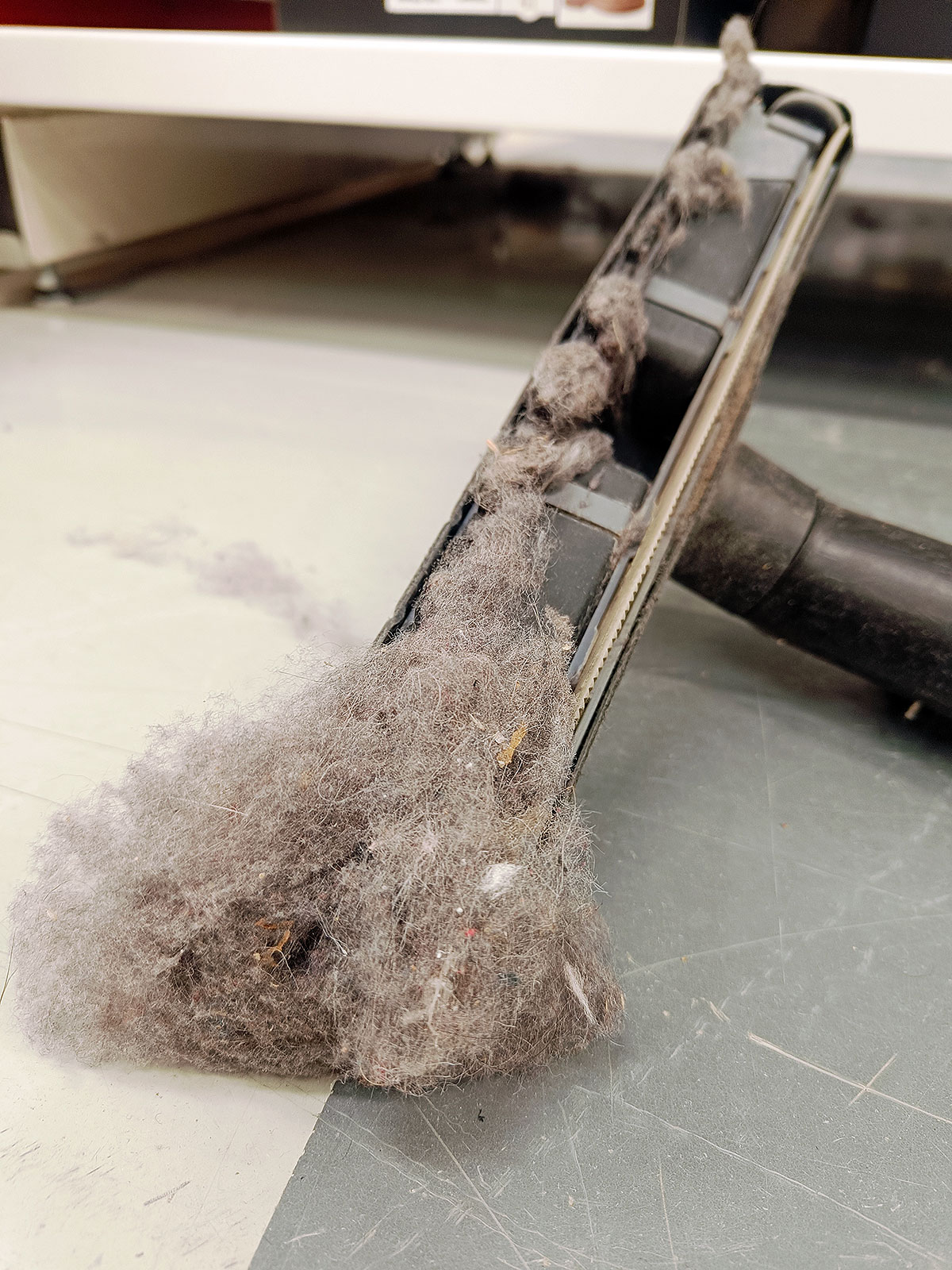 Huono sisäilma maksaa enemmän kuin luullaan – sairauspoissaolot, oireilu ja riskialttiit työympäristöt